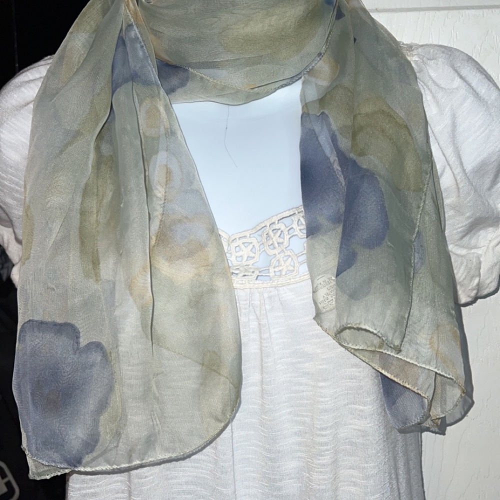 Cream and blue print sheer scarf